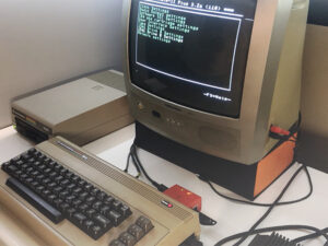 1541 Ultimate i fizyczna stacja dysków. Razem